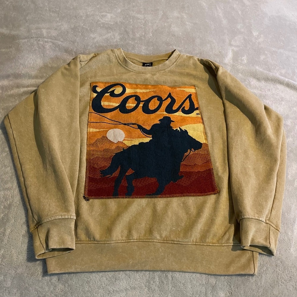 Coors‎ Banquet Beer Cowboy Graphic Sweatshirt Mens Medium Tan Sun Wash Crewneck - Picture 3 of 9